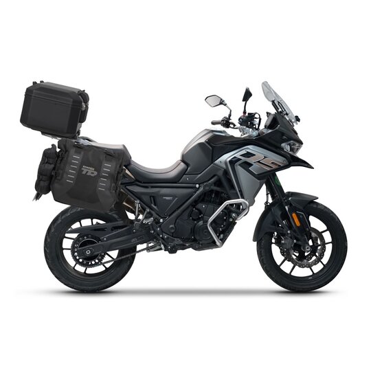Kompletná sada bočných adventure vakov SHAD TERRA TR40 a hliníkového 55 L vrchného kufru ,vrátane montážnej sady SHAD VOGE 650 DS/DSX
