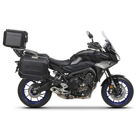 Kompletná sada čiernych hliníkových kufrov SHAD TERRA BLACK , 48 litrov vrchný kufor, 36/47 litrov bočné kufre, vrátane montážnej sady a platni SHAD YAMAHA MT-09 Tracer / Tracer 900