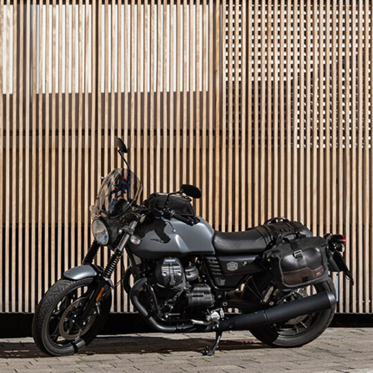 GIVI - CRM106 BOCNA KAPSA CORIUM 13L