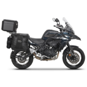 Kompletná sada sedlových brašní SHAD TERRA TR40 adventure a hliníkového kufra SHAD TERRA BLACK 55L, vrátane montážnej sady SHAD Benelli TRK 502 X 2022 -