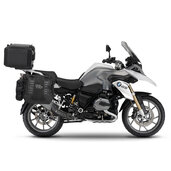 Kompletná sada sedlových brašní SHAD TERRA TR40 adventure a hliníkového vrchného kufra SHAD TERRA BLACK 48L vrátane montážnej sady SHAD BMW R 1200 GS Adventure/ R 1250 GS Adventure