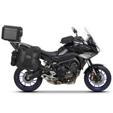 Kompletná sada sedlových brašní SHAD TERRA TR40 adventure a hliníkového vrchného kufra SHAD TERRA BLACK 48L vrátane montážnej sady SHAD YAMAHA MT-09 Tracer / Tracer 900