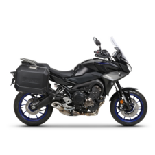 Kompletná sada bočných čiernych hliníkových kufrov SHAD TERRA BLACK , 47/47 litrov bočné kufre, vrátane montážnej sady SHAD YAMAHA MT-09 Tracer / Tracer 900