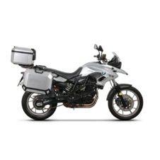 Kompletná sada hliníkových kufrov SHAD TERRA, 55L vrchný kufor + 36L / 47L bočné kufre, vrátane montážnej sady a dosky SHAD BMW F 650 GS / F 700 GS/ F 800 GS (2008 - 2018)