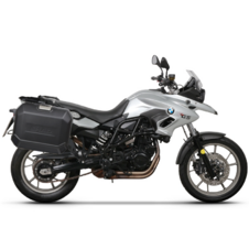 Kompletná sada bočných čiernych hliníkových kufrov SHAD TERRA BLACK , 36/47 l litrov, vrátane montážnej sady SHAD BMW F 650 GS/ F 700 GS/ F 800 GS